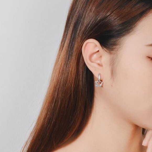 NEW 925 Sterling Silver Diamond Star Hoop Earrings - Picture 3 of 7